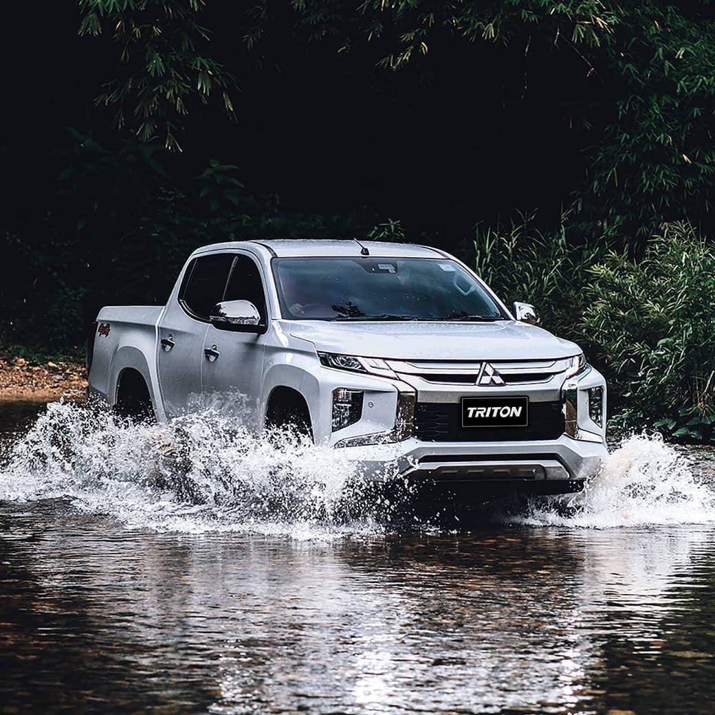 のインスタグラム：「เปิดเส้นทางใหม่ในการเดินทางไปกับ New Mitsubishi Triton Double Cab แล้วจะรู้ว่าคุณแกร่ง ลุย ได้มากกว่าที่คิด!  #MitsubishiMotorsThailand #MitsubishiMotors #NewTriton #แกร่งลุยทุกอุปสรรค」