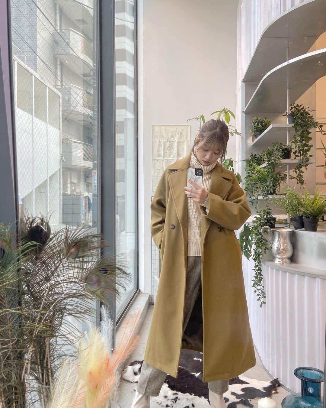 のインスタグラム：「﻿ やっぱAWは可愛い🍂﻿ はやくアウター着れる季節にならないかな〜っ﻿ ﻿ ﻿ #spinns#スピンズ#spinns原宿竹下通り店﻿ #チェスターコート#ロングコート#アースカラー﻿ #秋服コーデ#オシャレさんと繋がりたい#aw﻿ #プチプラコーデ#モデル#アイドル﻿ #idol#model#selfie#fashion#dailylook﻿ #instagood#followme﻿ #아이돌#데일리룩#셀피#팔로우」