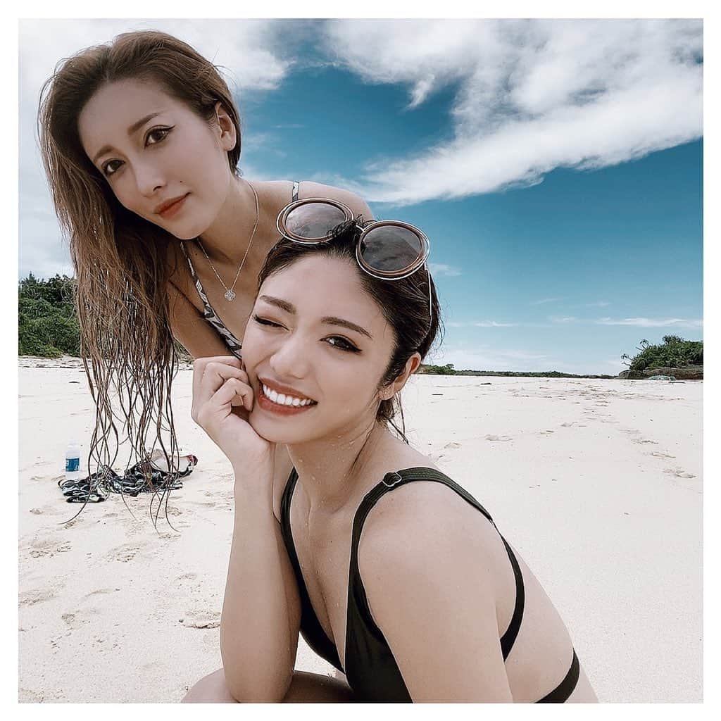 ARIKAのインスタグラム：「沖縄旅行🇯🇵*⋆✈︎🌏 . 2日目は海へ🌊 行ったことない無人島へ連れてってもらったよ💗 ジェットや船やシングルがあって 色んな遊びができて楽しかった‎(◍˃ ᵕ ˂◍)✨ シングルは一発目で立てて褒められた🤣最後の動画ね🧚‍♀️ また来週も行くよぉ〜💛 . #沖縄 #旅行 #okinawa #trip #summer #vacation #sea #水着 #ビキニ #sexy #tokyo #港区 #お洒落さんと繋がりたい #おひとり様  #workout #makeup #hair #me #girl #swag #l4l #love #selfie #bestoftheday #絶景 #綺麗 #無人島 #private #思い出 #friend」