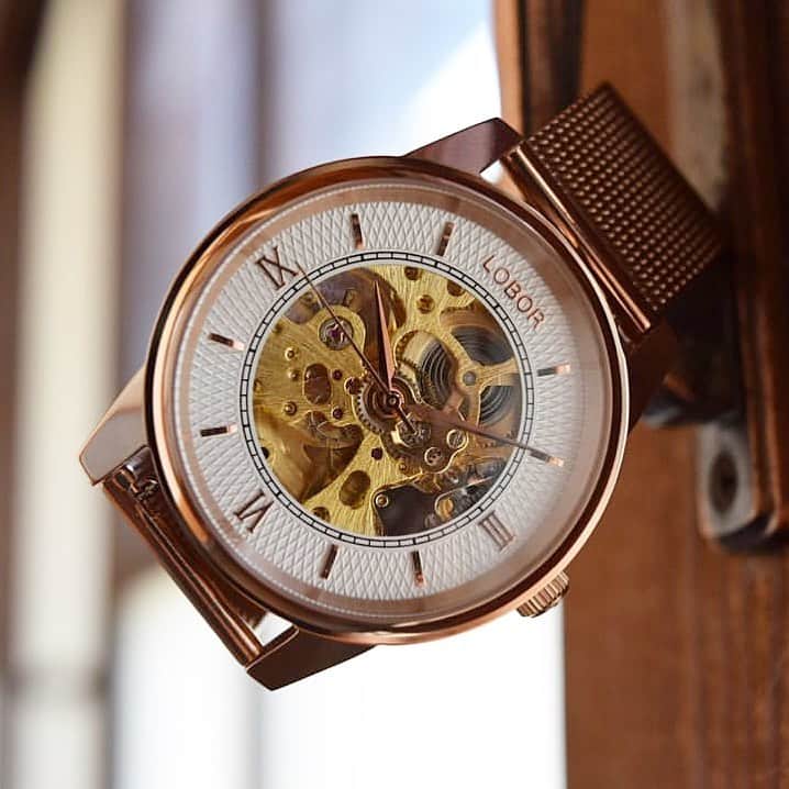 Lobor Japan ￥さんのインスタグラム写真 - (Lobor Japan ￥Instagram)「DYNASTY CHARLEMAGNE MESH.﻿ ﻿ 存在感抜群のこちらは40mmの大きめサイズです。﻿ ﻿ 素敵にご投稿頂きありがとうございます。﻿ #Repost @happyhappylove﻿ ﻿ 【詳細】﻿ DYNASTY CHARLEMAGNE MESH﻿ 27,500円(税込)﻿ #自動巻き #lobor #腕時計 #手元倶楽部 #手元コーデ #ロバー #アクセサリーウォッチ #オープンハート #ジュエリーウォッチ #ペアウォッチ #大人カジュアル #秋コーデ」9月17日 21時05分 - loborjapan