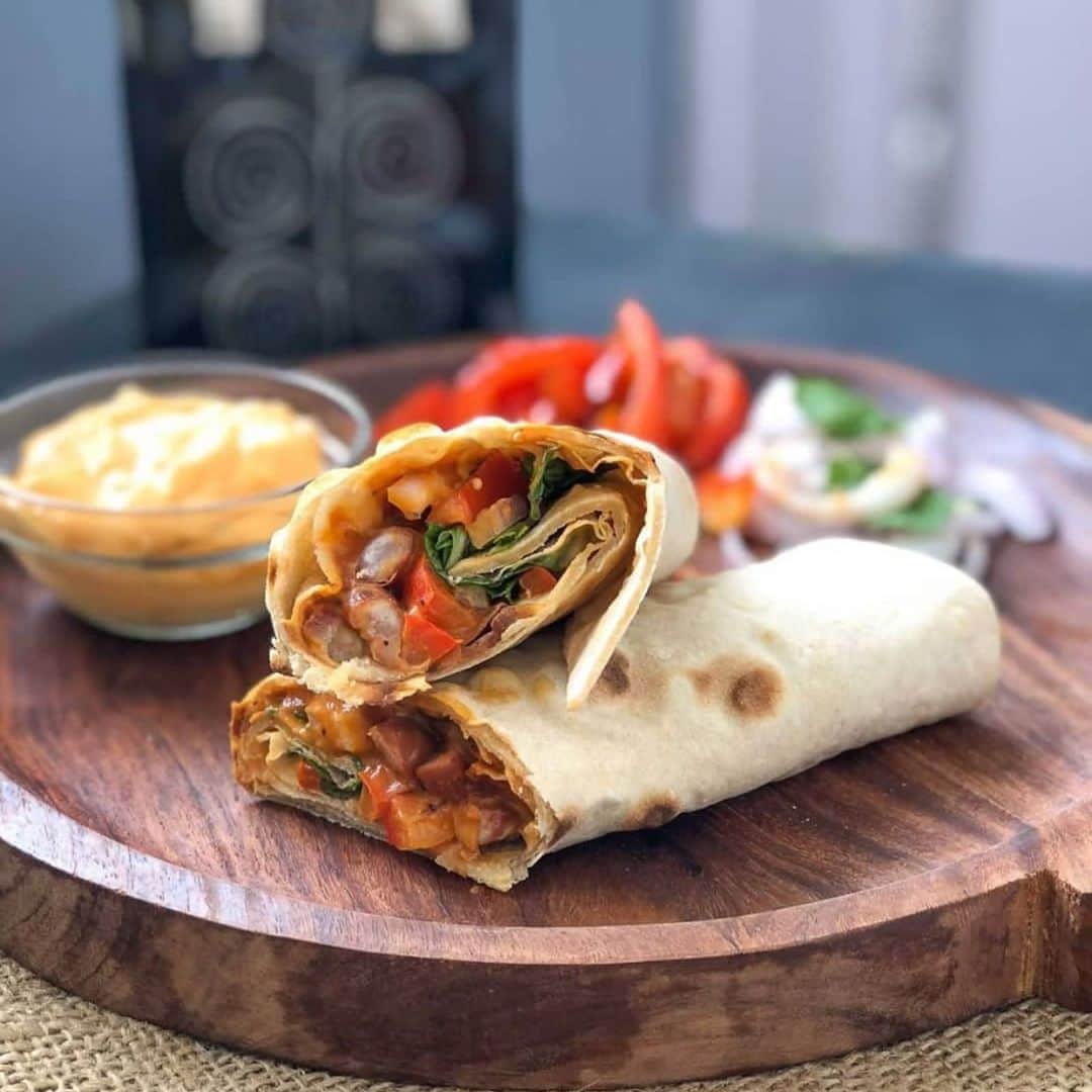 Archana's Kitchenさんのインスタグラム写真 - (Archana's KitchenInstagram)「Give this simple and quick to make rajma wrap a try! It's packed with flavours from the rajma tossed in herbs and minty tomato sauce.  Get the recipe from the smart.bio link in my profile @archanaskitchen .  #recipes #easyrecipes #archanaskitchen #healthyeating #homemadefood #eatfit #cooking #food #healthyrecipes #foodphotography #recipeoftheday #comfortfood #deliciousfood #delicious #instayum #food #coffee #coldcoffee #coffeelover #wraps #rajma #rajmarecipes #eveningsnacks #teatime #teatimesnacks」9月17日 21時06分 - archanaskitchen