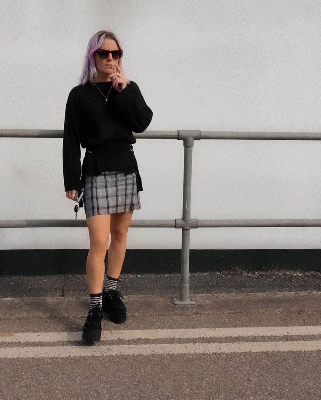 アンダーグラウンドのインスタグラム：「Brighton's dream pop band Thyla's Mille Duthie wears the Triple Sole Black Suede Original Wulfrun Creeper. Recently released their new single 'Fade', Thyla has been busy working on their new material and music videos. ⁠ ⁠ "It’s rough coming to terms with the inevitable tragedy of life and realising that suffering comes to everyone at some point. Fade is about taking off the blinkers of your youth and all the pain that causes." - Thyla⁠ ⁠ ⁠ #UndergroundEngland #UndergroundShoes #UndergroundCreeper #WulfrunCreeper #Creepers #Underground #Wulfrun #OriginalCreeper #algender」