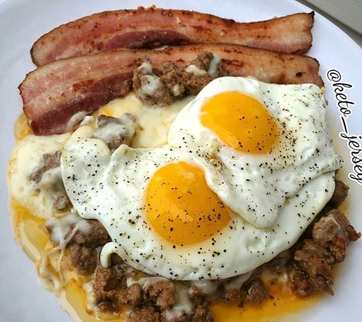 Flavorgod Seasoningsさんのインスタグラム写真 - (Flavorgod SeasoningsInstagram)「"Some phat bacon, ground beef fried in the bacon grease and butter, shredded mozzarella, 2 fried eggs and later topped with @flavorgod Pizza seasoning because why not?⁣"⁠ -⁠ 📷: Customer @keto_jersey⁠ -⁠ Add delicious flavors to any meal!⬇⁠ Click the link in my bio @flavorgod⁠ ✅www.flavorgod.com⁠ -⁠ Flavor God Seasonings are:⁠ ✅ZERO CALORIES PER SERVING⁠ ✅MADE FRESH⁠ ✅MADE LOCALLY IN US⁠ ✅FREE GIFTS AT CHECKOUT⁠ ✅GLUTEN FREE⁠ ✅#PALEO & #KETO FRIENDLY⁠ -⁠ #food #foodie #flavorgod #seasonings #glutenfree #mealprep #seasonings #breakfast #lunch #dinner #yummy #delicious #foodporn」9月17日 21時01分 - flavorgod