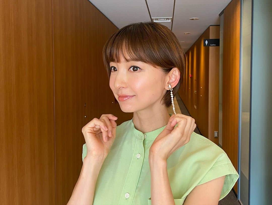 篠田麻里子さんのインスタグラム写真 - (篠田麻里子Instagram)「プレバトお知らせ遅くなってしまいました😫 今夜放送でした😣😣 衣装 @knowhowjewelry @snidel でした♡可愛いイヤーカフ🤩  今日一日朝からの撮影も楽しかった♡近々お知らせします🥺一日お疲れ様でした🥺 #プレバト」9月17日 21時08分 - shinodamariko3