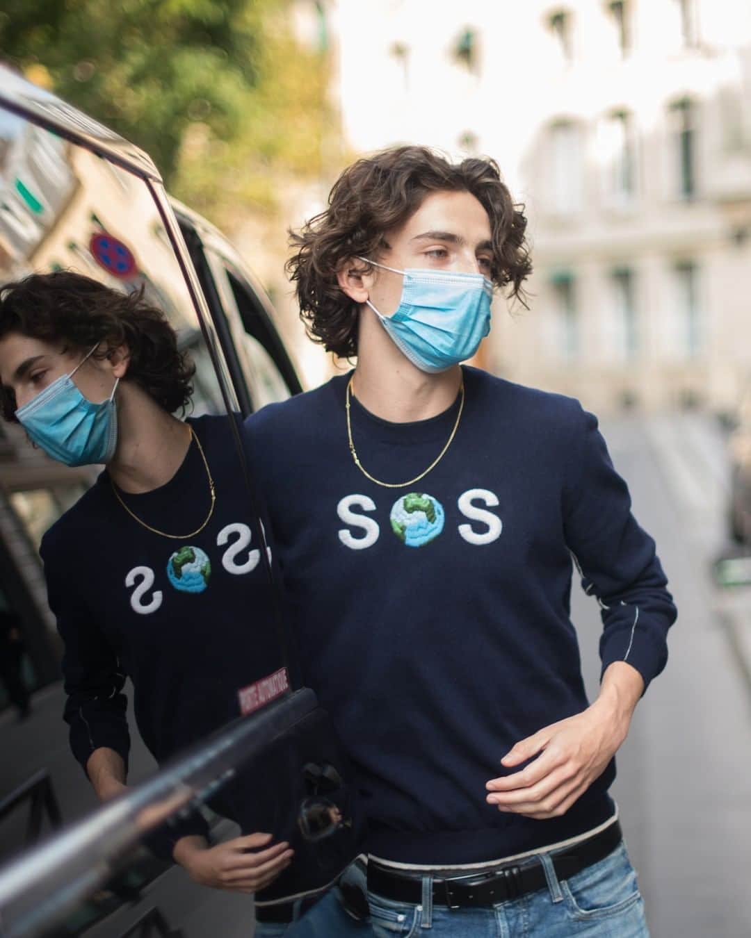 ステラ・マッカートニーさんのインスタグラム写真 - (ステラ・マッカートニーInstagram)「The sweater that says it all. @TChalamet wearing our #WeAreTheWeather SOS jumper in Paris, made from recycled cashmere. Protecting others by wearing a mask, protecting our planet by wearing #StellaMcCartney. ⁣ ⁣ #InStella #StellaCommUnity #TimotheeChalamet」9月17日 21時10分 - stellamccartney
