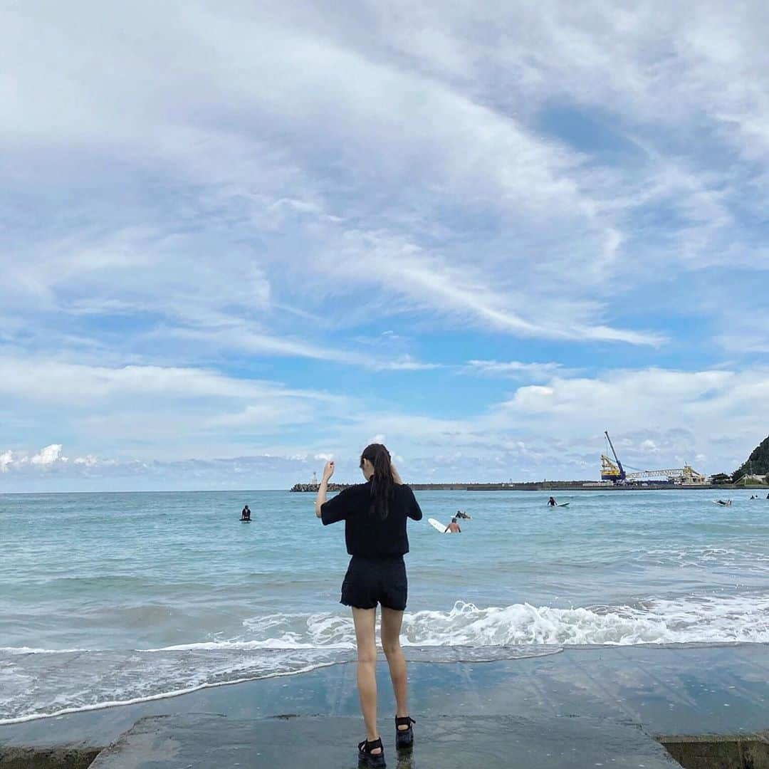 梅村遥奈さんのインスタグラム写真 - (梅村遥奈Instagram)「. . 嶋ちゃんと福井旅行🏄‍♀️ . またいこうね . . . #福井 #福井旅行 #福井グルメ #海 #サーフィン #サーフィン初心者 #サーフィン女子 #福井観光 #福井県 #小浜 #ブラックコーデ」9月17日 21時16分 - u.haruna_