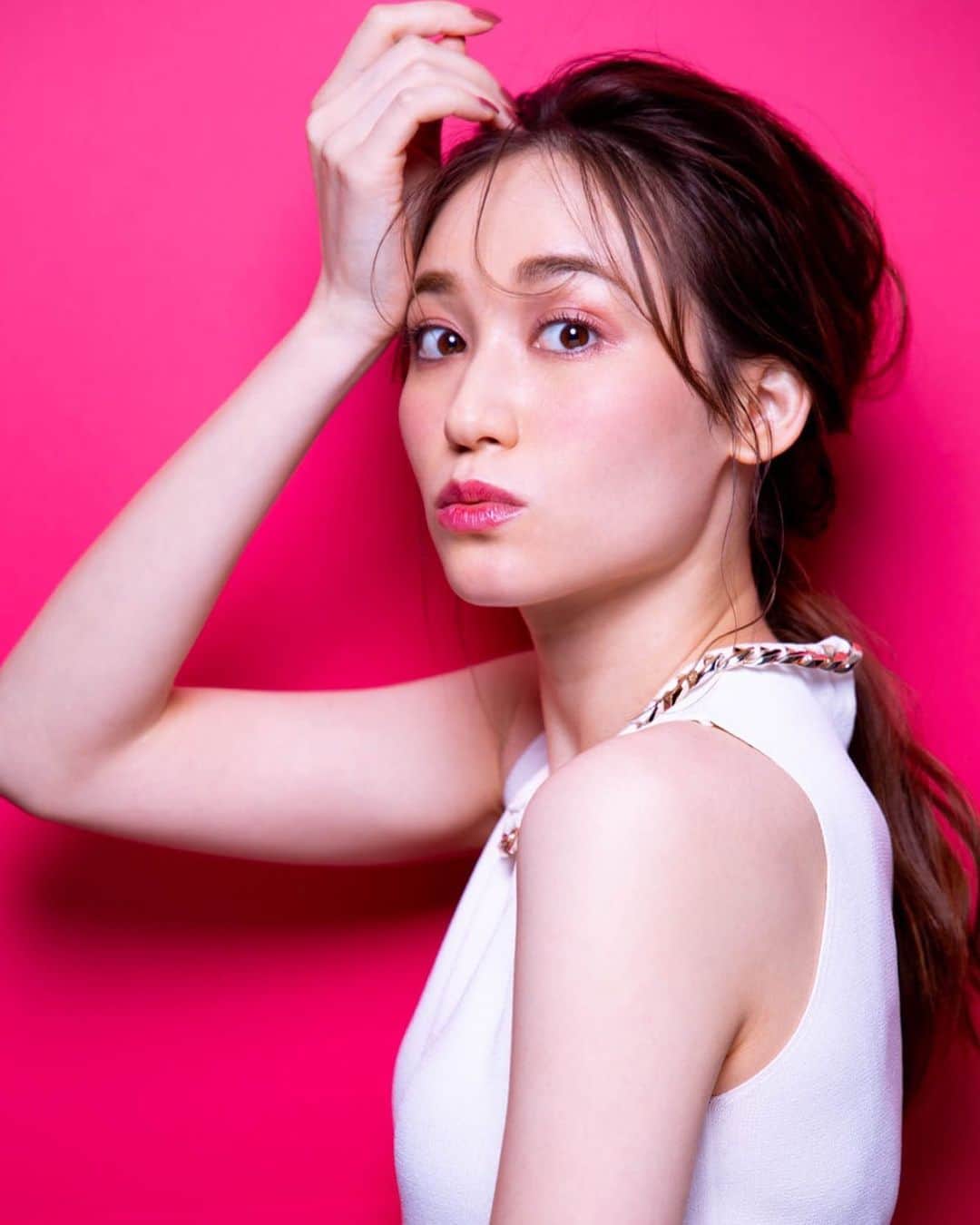のインスタグラム：「. 😗😗😗💞 . . #lfl #makeup #pink #shooting」