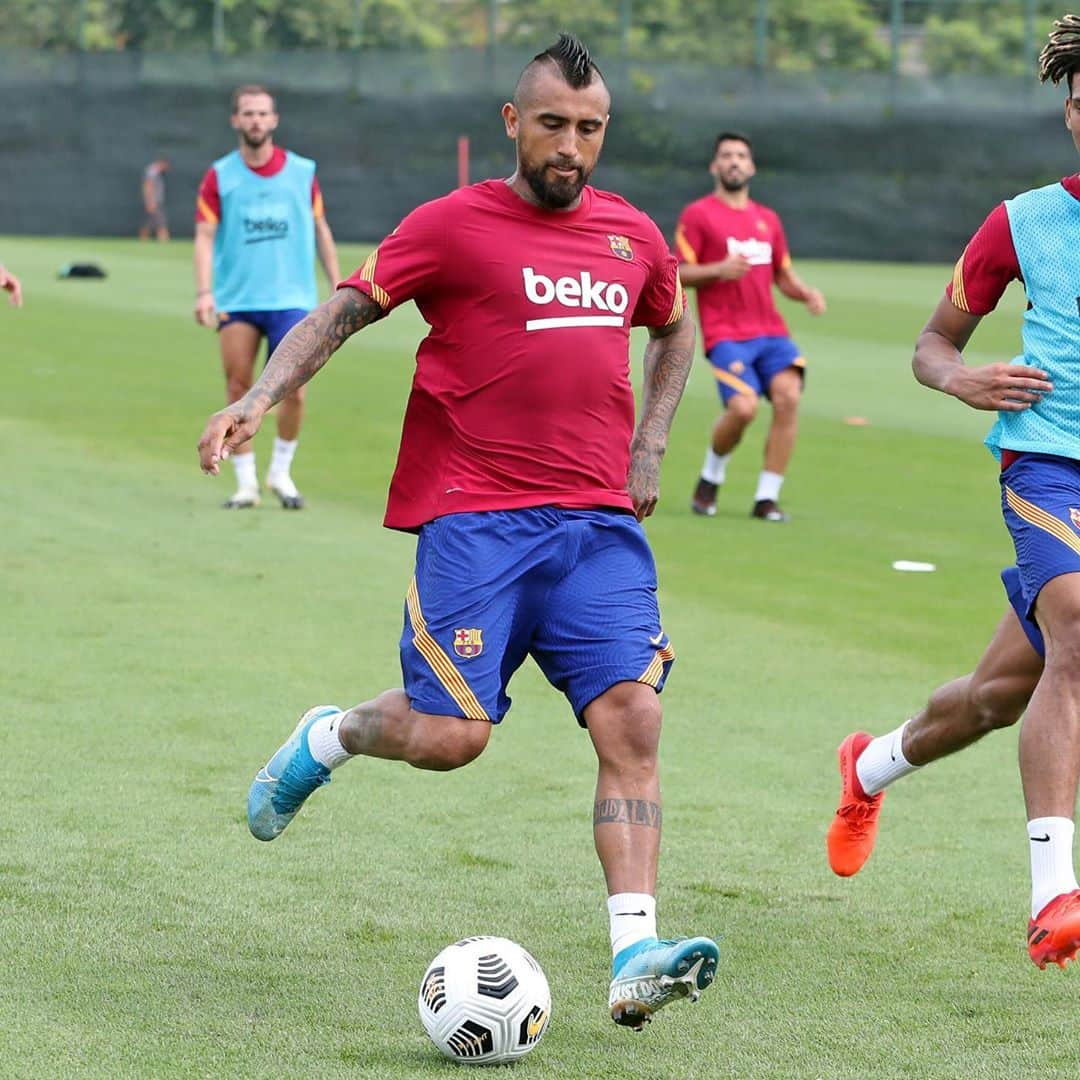 アルトゥーロ・ビダルさんのインスタグラム写真 - (アルトゥーロ・ビダルInstagram)「👑⚽️ 💪🏽🔥😉」9月17日 21時33分 - kingarturo23oficial