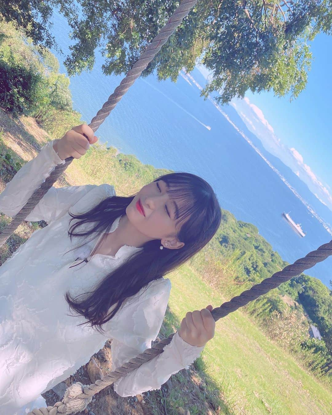 涼本理央那さんのインスタグラム写真 - (涼本理央那Instagram)「﻿ ﻿ ﻿ 海が綺麗すぎた😭🌊💘﻿ ﻿ ﻿ #能古島 #能古島アイランドパーク #福岡 #福岡観光 #海 #インスタ映え #九州 #九州旅行 #夏 #ブランコ #nokonoshima #fukuoka #kyushu #summer #sea #🌊」9月17日 21時26分 - riona_suzumoto