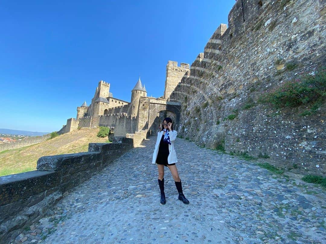 のインスタグラム：「Carcassonne🇫🇷 #カルカソンヌ #巨人出てくるってずっと呟いてた私 #🐦 #旅行好きな人と繋がりたい #旅好き女子 #フランス」