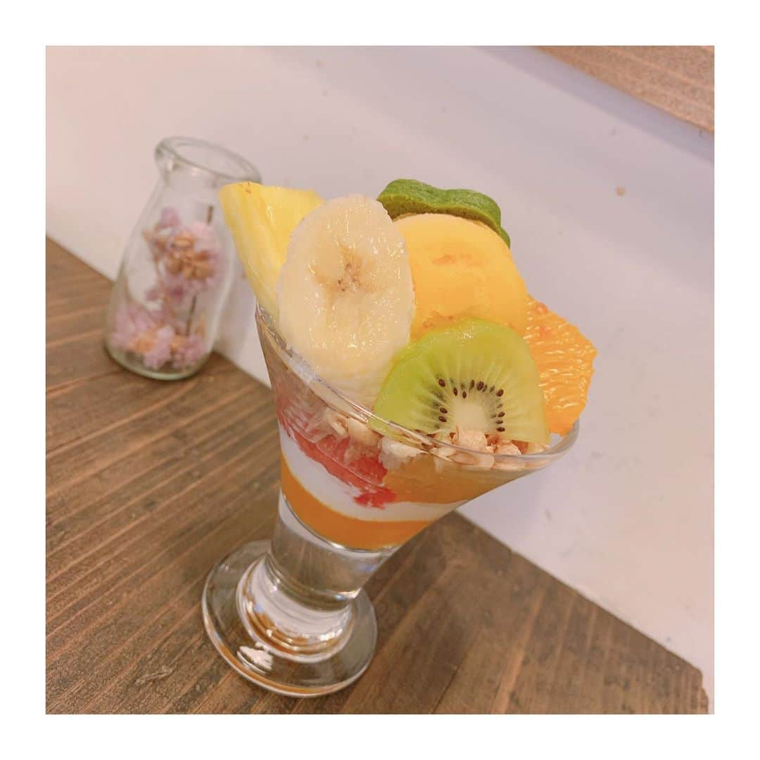 武田るいさんのインスタグラム写真 - (武田るいInstagram)「気になってたパフェ屋さん🥝🍌🍊🍍 さっぱりで美味しかった〜♡ #パフェ #sweets #desert #icecream #cafe #cafestagram #甘党 #cafeめぐり」9月17日 21時30分 - rui_1002