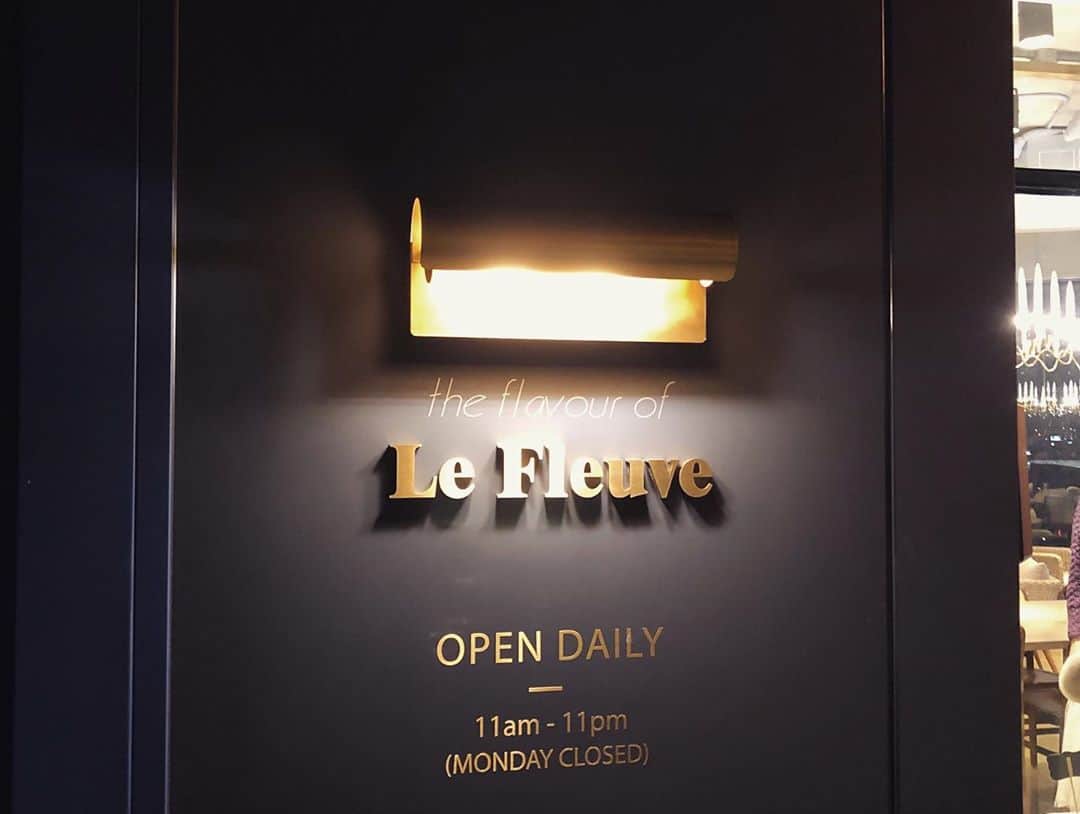 チェ・ソンジュンさんのインスタグラム写真 - (チェ・ソンジュンInstagram)「인테리어와 뷰가 너무 이쁜곳 ☺️ #LeFleuve #르플레브 @cafe_lefleuve  #원효로 #청암동 #한강뷰카페」9月17日 21時33分 - smartboy