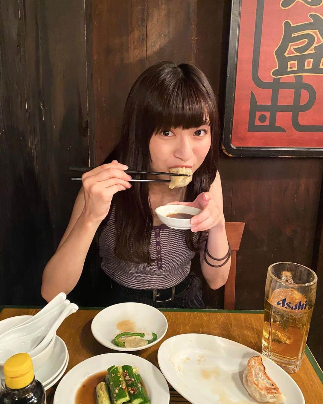 谷口萌衣子さんのインスタグラム写真 - (谷口萌衣子Instagram)「(5枚あるよ！)万豚記の肉餃子が美味しすぎた...餃子loverですすす🥟🥟🥟  大きいバナナ餃子が有名なお店！ 普通の餃子も他の料理もおいしかた〜。 ちなみに、つけダレは酢1:醤油2:辣油バーッの普通（笑） 酢胡椒も美味しいですがね、、 無限餃子したい🤤  #京都餃子  #餃子部  #ミスキャンパス立命館」9月17日 21時34分 - moeko_taniguchi