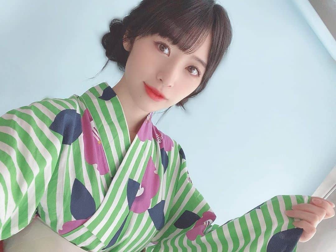 仙石みなみのインスタグラム：「. 浴衣どす〜。緑はめずらしい☺︎ . #浴衣 #yukata #green #MW05 #goods #offshot」