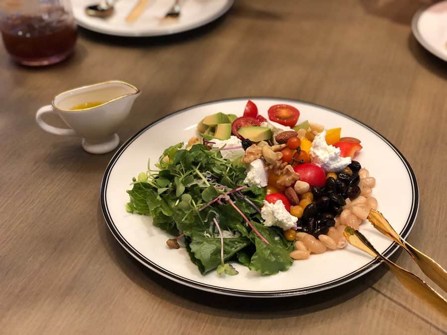 のインスタグラム：「건강하고 기분좋은 맛 ☺️ #LeFleuve #르플레브 @cafe_lefleuve  #원효로 #청암동 #한강뷰카페 #프랑스요리」