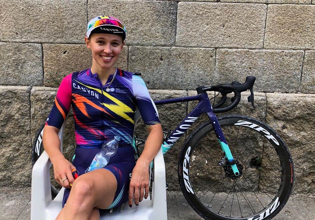 Zipp Speed Weaponryさんのインスタグラム写真 - (Zipp Speed WeaponryInstagram)「Our longtime partners at @wmncycling are having a fantastic #GiroRosa and photo @twilcha is capturing some fun behind the scenes images. Here are a few... 📷 @twilcha」9月17日 21時45分 - zippspeed