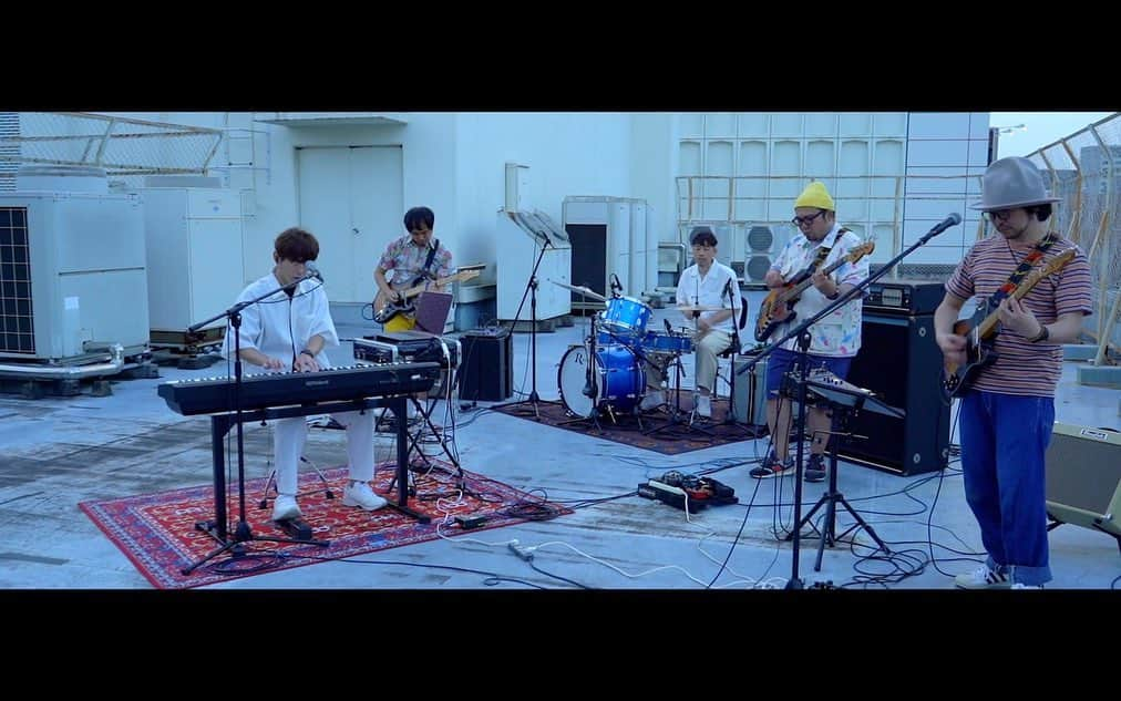 キンモクセイさんのインスタグラム写真 - (キンモクセイInstagram)「【LIVE Rec】キンモクセイ Rooftop Concert 2020 ‪https://youtu.be/79sBJi_6TL0‬ - - 8/27にプレミア公開したルーフトップコンサート&インタビューのフルサイズ動画を、リクエストにお答えして再公開しました！  ‪#ちゃんとした配信2020‬ ‪#キンモクセイ‬ ‪#キンモク‬」9月17日 22時07分 - kinmoku_official