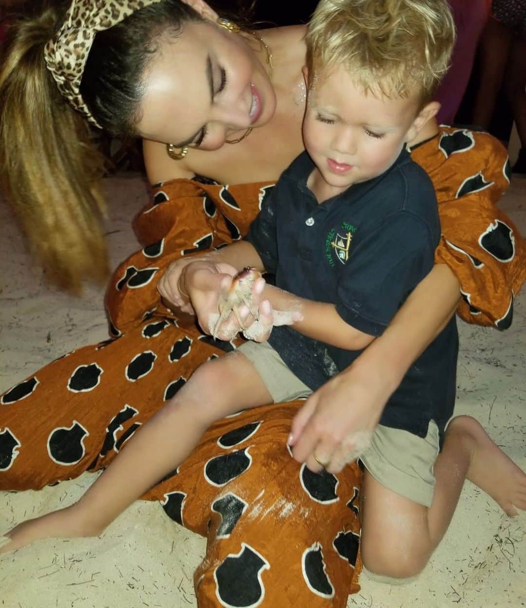 Elizabeth Chambers Hammerのインスタグラム：「Goes to Carnival, only cares about crab hunting. 🦀」