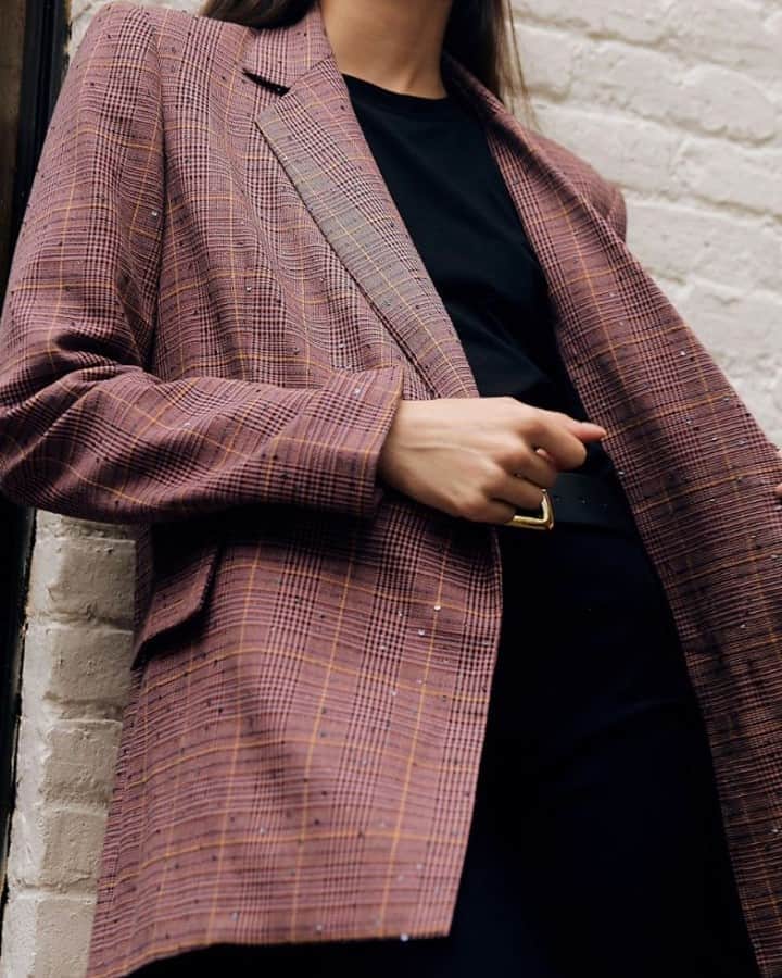 デレクラムのインスタグラム：「Add a touch of sparkle to your wardrobe with the Derlyn Sequin Blazer.」