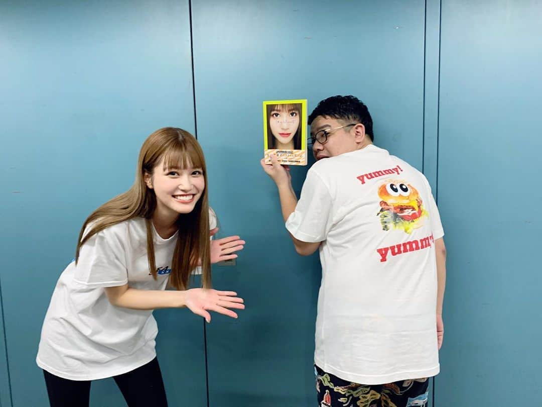 生見愛瑠さんのインスタグラム写真 - (生見愛瑠Instagram)「昴生さんがTシャツ発売日にゲットして下さったみたいで 今日着て来て下さってた🥺✨ 嬉しかった〜🍔✨ ありがとうございました＾＾」9月17日 22時01分 - meru_nukumi