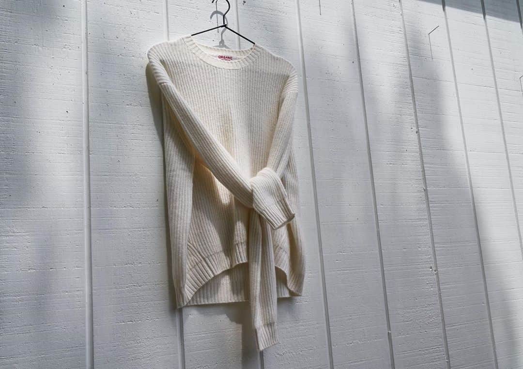 のインスタグラム：「New styles!! Cashmere ribbed sweatshirts.  #jporganic #organicbyjohnpatrick #cashmeresweatshirt #cashmere #whitesweatshirt #ribbedsweater #sweaterweather」