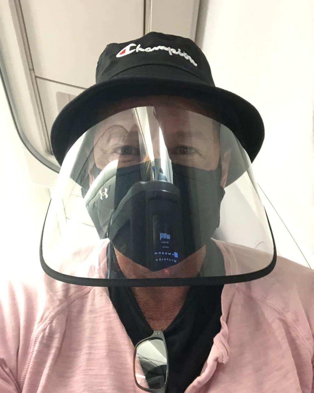 デイヴィッド・ドゥカヴニーのインスタグラム：「Wear a mask...or two」