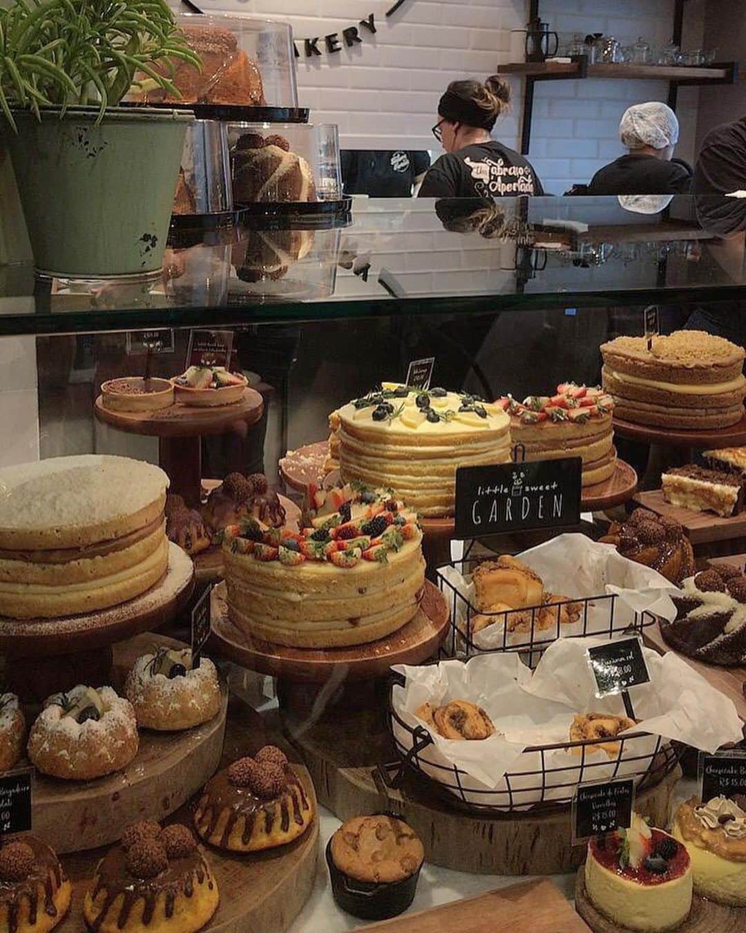 バウエルジゼル愛華さんのインスタグラム写真 - (バウエルジゼル愛華Instagram)「ブラジルのカフェ🥐☕️  #padaria #bakery #sweets」9月17日 22時16分 - giselle_aika