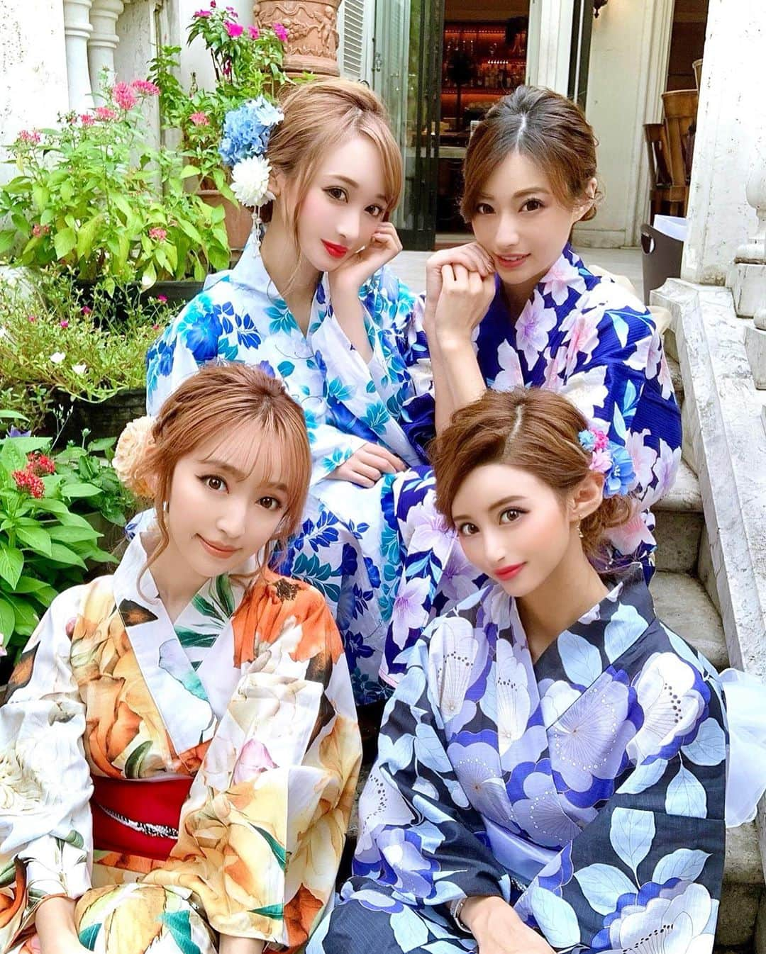 真優川咲さんのインスタグラム写真 - (真優川咲Instagram)「#🌃#👘#🍾#🥂 ✨ #夏の終わり に～💜💙🖤🧡💋 ꙳ #美女 達と😍 【 @dress_sugar 】の#浴衣 を着て おもいっきり #夏 して遊んだよ 👘✨😘 ꙳ ⏰ 昼1 で集合したのに  #ランチ からの 〜 🍕 #シャンガーデン 🥂からの #ディナー 🍝🥞まで 😝喋りっぱなしで一緒にいた 件💖‪𐤔 ꙳ 🦋全く気の使わない#すきぴ メンバ〜🦋✨ トーク内容が 「ぴーー㊙️」すぎたけど‪𐤔 🐎🐼🌿 沢山笑って #最高な1日でした 🥰🎶💖 それでも時間足りなかったので 次はおとなしく、泊まりで遊びます 🐁♨️💏💋笑 P.S 後程 #浴衣ヘア や #着付け の詳細も紹介するね😘 #女子会 #happy #Love #goodbyesummer 💋」9月17日 22時11分 - saki_411