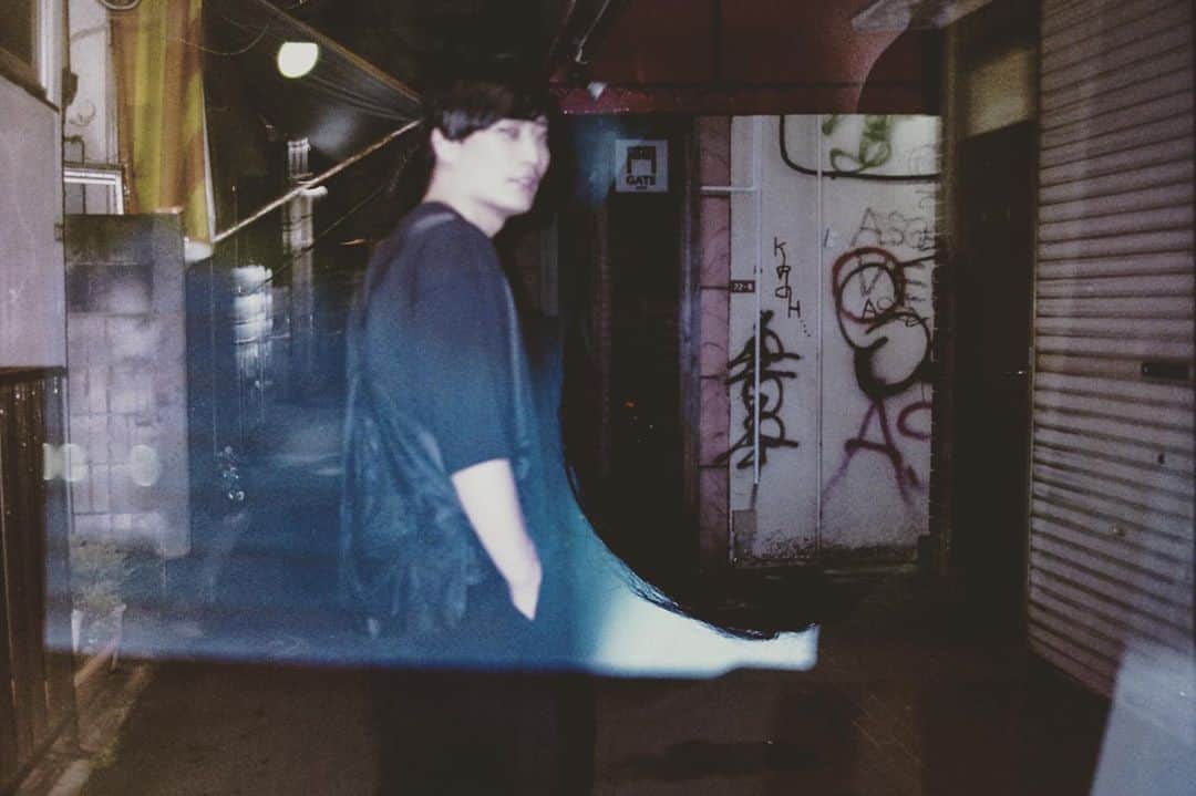大津広次さんのインスタグラム写真 - (大津広次Instagram)「路地裏.#路地裏 #路地 #裏 #東京 #apex #前後感」9月17日 22時13分 - kitsune_o2