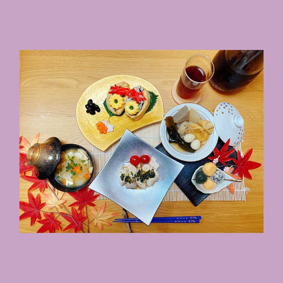 福島雪菜のインスタグラム：「ʚ✞ɞ * 今日の晩ごはん( ˶˙ᵕ˙˶ ) * ✧#ひじきご飯のいなり寿司 ✧#おでん  ✧#蒸し鶏さっぱり香味だれ ✧#豆腐の彩り白玉団子 ✧#人参と大根の甘酢漬け ✧#お味噌汁 ✧#黒豆 * * #手料理❤️ #おうちごはん」