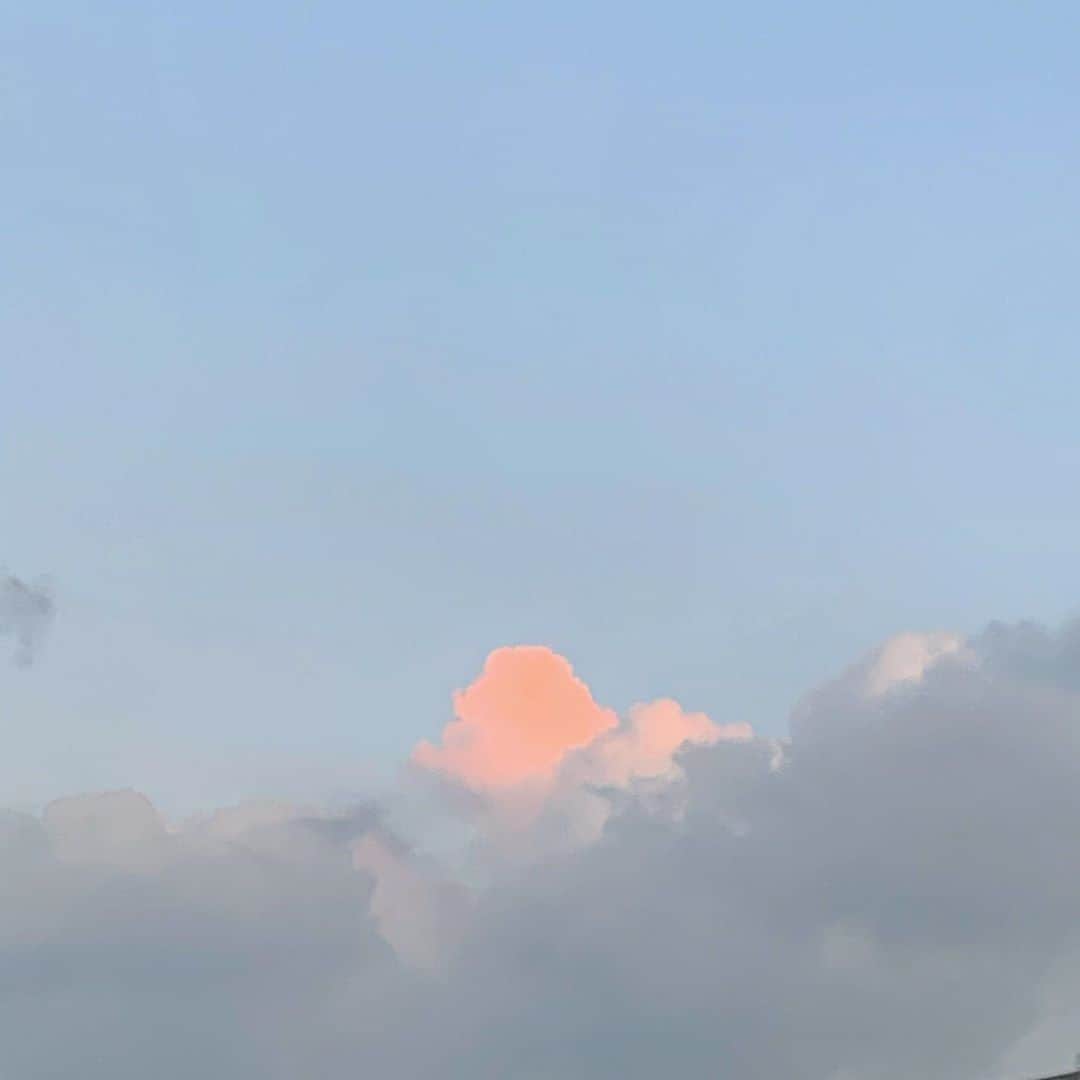 ティケイのインスタグラム：「☁️☁️」