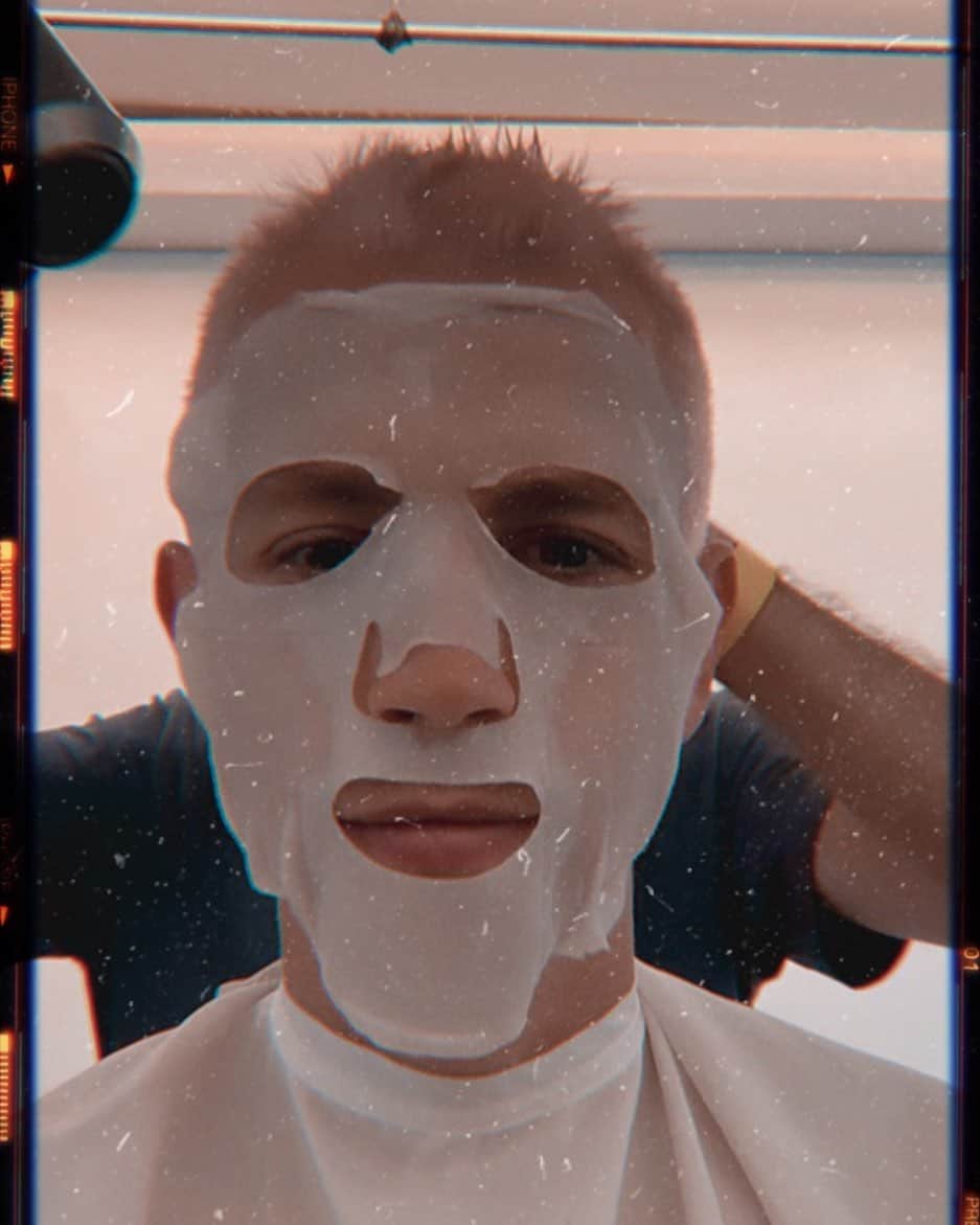 コナー・ボールのインスタグラム：「James is not using masks from LUSH 🤣  Rare ❤️」