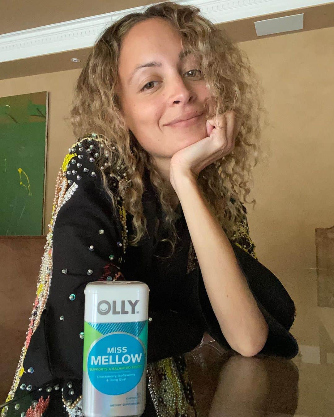 ニコール・リッチーのインスタグラム：「OLLY has been in my life for a long time – I take them,  my kids take them... so I was very excited to partner with them for their new Future is Female line! Female health is often surrounded by unease,  shame or embarrassment and we need to  take away the stigma surrounding these conversations.  OLLY has scientifically crafted supplements and solutions for us girls to manage our individual issues - meet me #InTheGirlsRoom @ollynutrition #OllyAmbassador」