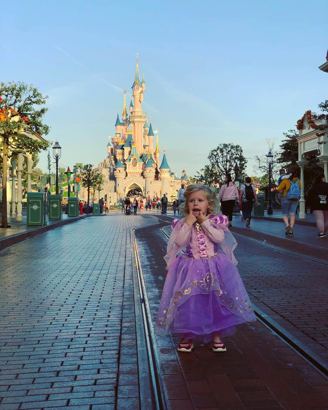 ナタリア・ベッカーさんのインスタグラム写真 - (ナタリア・ベッカーInstagram)「#tbt Disney Paris - Outubro/2019 ❤️」9月17日 22時30分 - natalialbecker