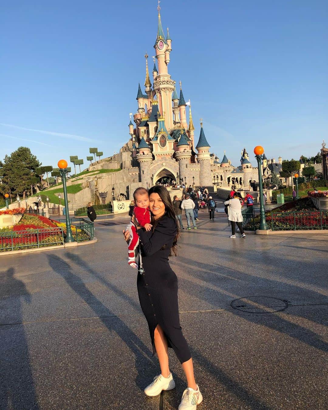のインスタグラム：「#tbt Disney Paris - Outubro/2019 ❤️」