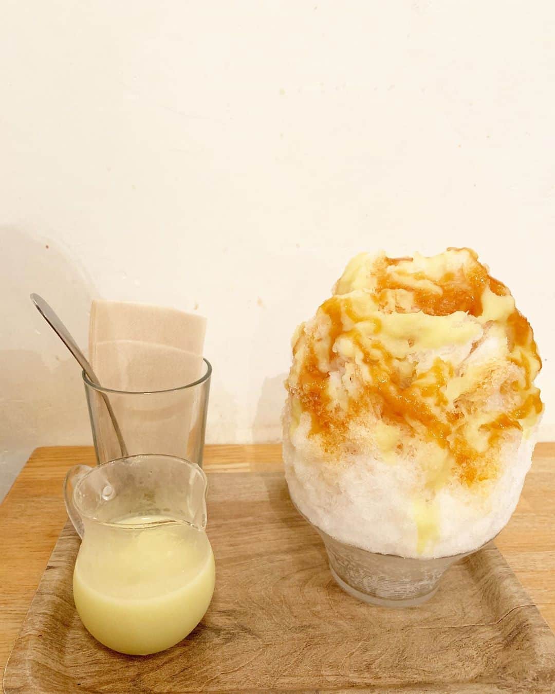 のインスタグラム：「🍠🍠🍠  今年27氷目のかき氷 さつまいもカラメル🍠💛 @anamo cafe  ﻿ ﻿さつまいもソースおいしかった💛💛💛 ﻿ ﻿さらさらのさつまいもソースなのでおおきいけど意外にペロリといただけました🍠 カラメルは最初からかかっています。 次こそ桃にありつけるかな💨  ﻿ #anamocafe #アナモカフェ #経堂カフェ ﻿ #経堂 #世田谷カフェ #古民家カフェ ﻿ #かき氷 ﻿ #かき氷部 ﻿ #氷活﻿ #かき氷巡り ﻿ #かき氷2020﻿ #かき氷202009」