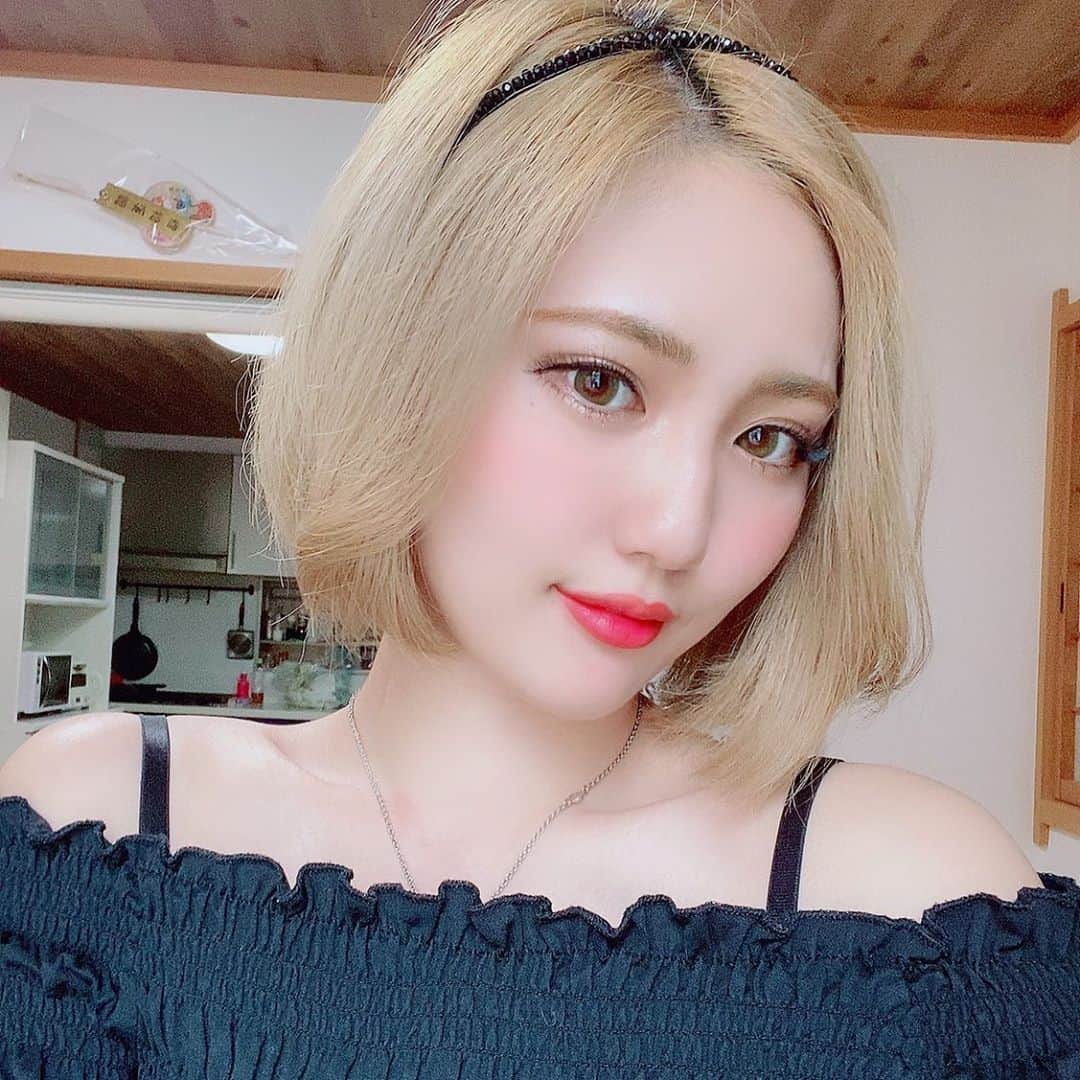 守田美咲のインスタグラム：「お出掛け🎀🎀   #金髪ショート」