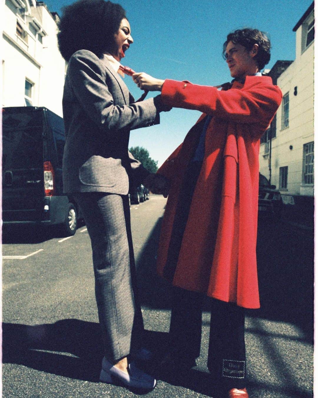 LOVE MAGAZINEのインスタグラム：「Brit Award winning singer @celeste speaks to director @sophographylondon about their music video for “Little Runaway”, the pairs creative project shot at the height of lockdown.   “Whatever I was doing, I wanted to make it look or make it sound or make it feel as though we’re not living during this time. I think that was partly my escapism.” Explains Celeste. Read more from their exclusive interview live now on thelovemagazine.co.uk.  BTS photographs by @jessecrankson @hollymilk  Thank you to @kintzing_」