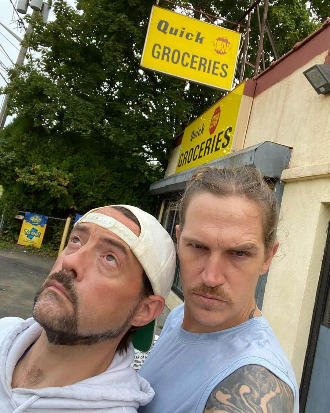 ケヴィン・スミスさんのインスタグラム写真 - (ケヴィン・スミスInstagram)「JAY & SILENT BOB REROUTE! After living in #losangeles lockdown since March, @jaymewes and I have returned to the source of our power: the motherland of #newjersey! Land that I love! Home of @quickstopgroceries, where we stopped and dropped masks for a quick selfie! Tomorrow morning is the grand opening of the Red Bank @moobyspopup at @giannispizzeria, and tomorrow night we celebrate the 10th anniversary of our #jayandsilentbobgetold podcast with a Drive-In show at @bellworks in #holmdelnj! This is the first time I’ve been back home since turning 50 - yet standing out in front of this convenience store, like we always used to back in the day? It makes me feel forever 21. #KevinSmith #jasonmewes #quickstopgroceries #moobyspopup #moobys #jersey #quickstop #jayandsilentbob」9月17日 22時51分 - thatkevinsmith