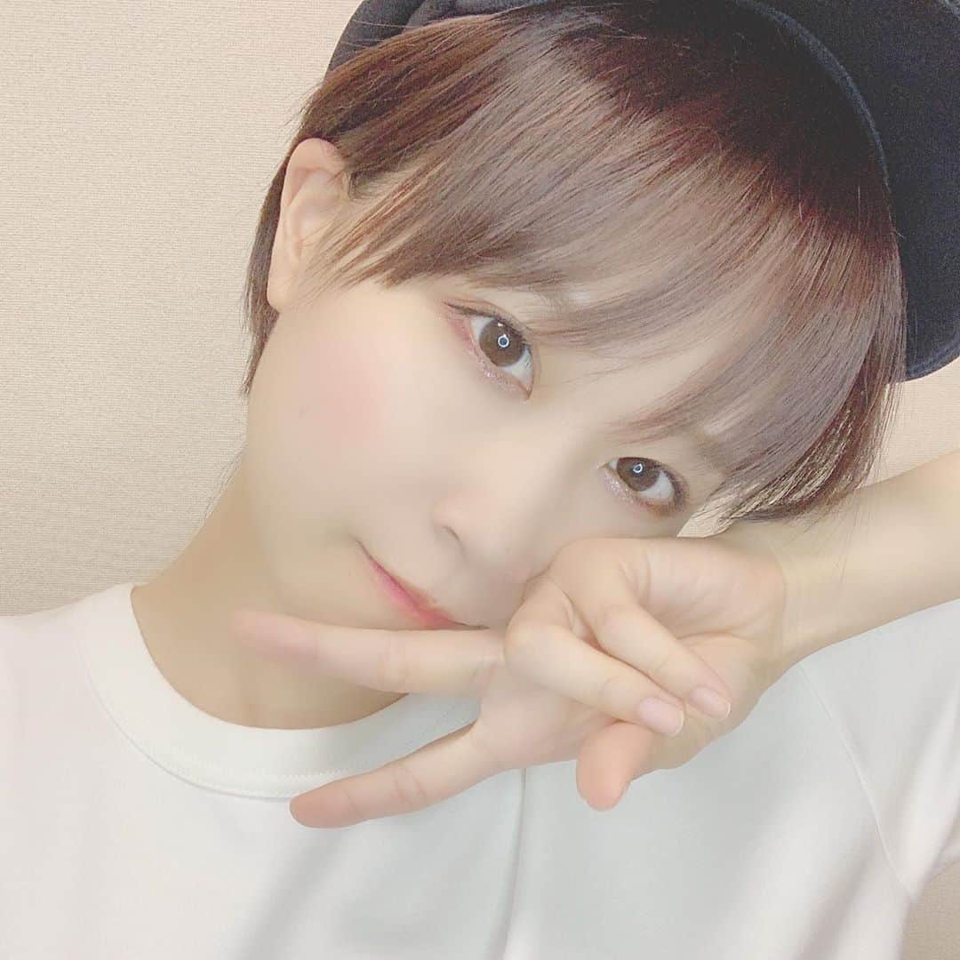 八木沙季のインスタグラム：「💇🏻‍♀️💇🏻‍♀️ . ウィッグだよーーー😂 黒髪じゃないのも新鮮でしょ😗？ .」