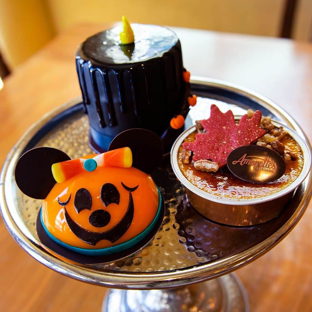 Walt Disney Worldさんのインスタグラム写真 - (Walt Disney WorldInstagram)「If you’re a fan of all the exciting autumn eats at #WaltDisneyWorld Resort Hotels and @disneysprings, then we have the list for you! Head to the @DisneyParksBlog for our full Foodie Guide to this year’s fall treats!」9月17日 23時00分 - waltdisneyworld