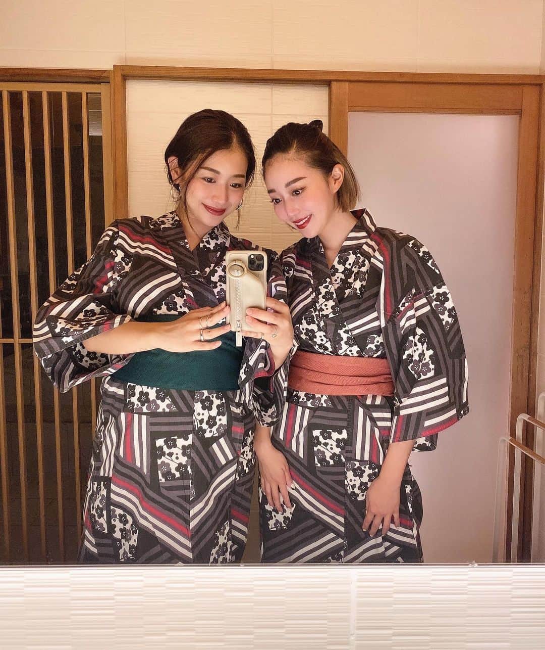 鬼辻麻衣さんのインスタグラム写真 - (鬼辻麻衣Instagram)「あんちゃんと温泉の旅♨️ ・ 温泉入って、美味しいご飯食べて、まったりな癒し旅でした😚 ここでもお誕生日のお祝いをしてくれて、ほんとに嬉しすぎた😭❤️ ありがとう❤️❤️ ・ またいつか海外旅行行ける日が楽しみ😚　 ・ #あんとまいの夏休み #bff #ばさら邸」9月17日 22時56分 - kitsumai