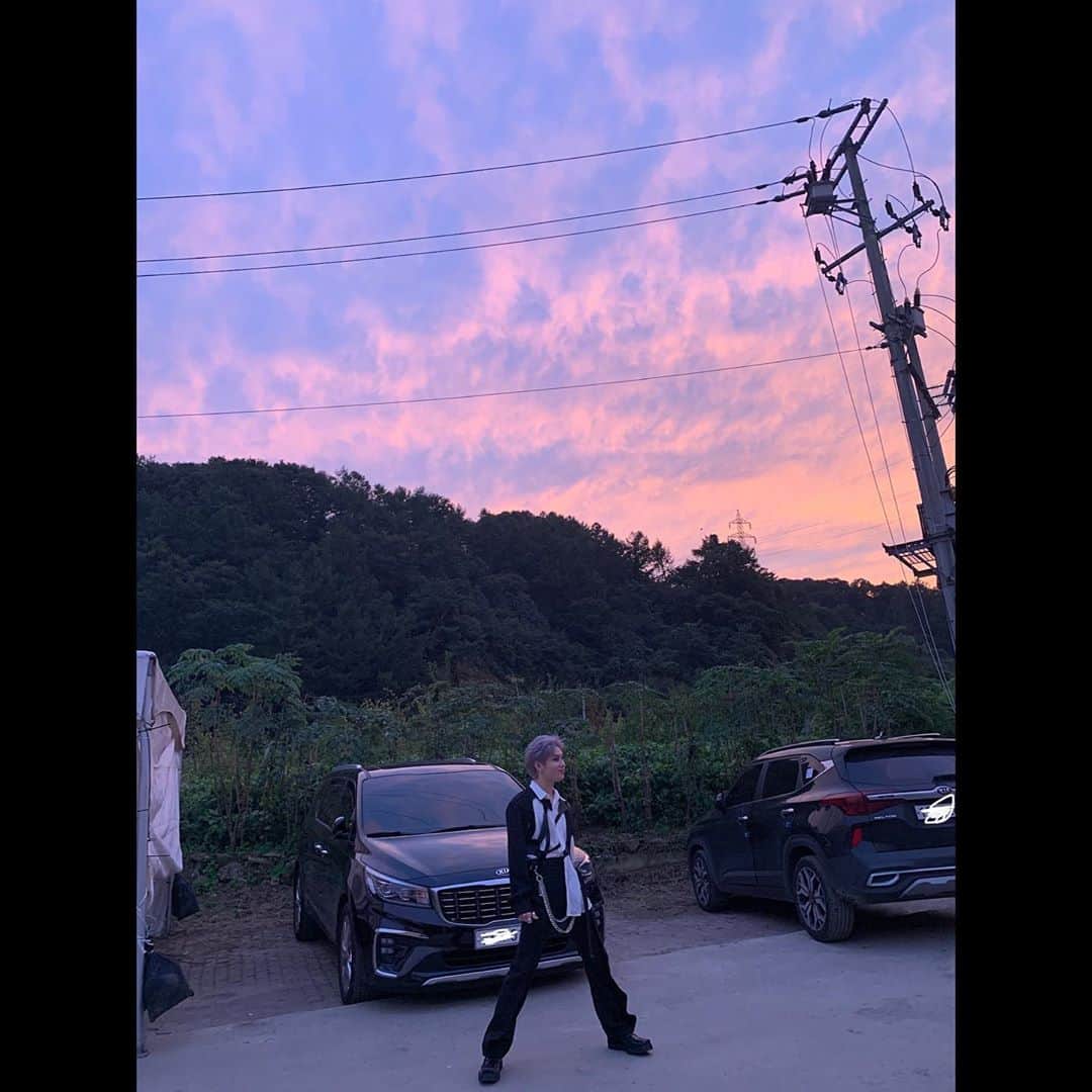 テミンのインスタグラム：「🍂☁️」