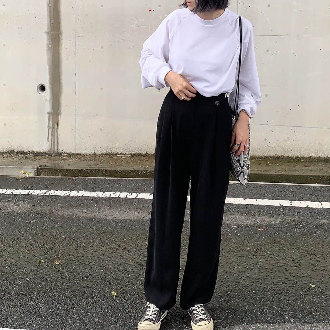 Mie Kawanoのインスタグラム：「シンプルが1番落ち着く♪ Tops&Pants @canaljean」