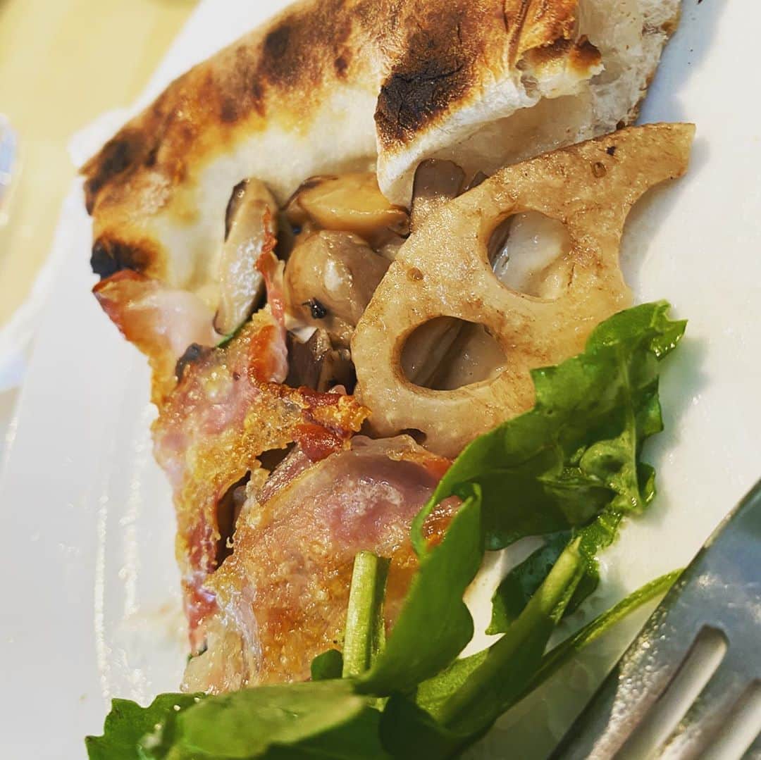 イトウジュン（タイ料理研究家）さんのインスタグラム写真 - (イトウジュン（タイ料理研究家）Instagram)「#自由が丘 の @good.cheese.good.pizza の秋の新作メニュー続きだよ ブラータチーズがのってるピッツァなんでこんなに美味しいんだー😋✨ #旬の食材 たっぷりの　#ピッツァ やばいよー #秋ナス と　#サルシッチャ のピッツァは病みつきになりそうだー😋✨ #チーズラバー は絶対行かなきゃね #チーズ好きな人と繋がりたい  #チーズ好き  #チーズ  #生乳 #モッツアレラチーズ  #ブラータチーズ  #自由が丘ランチ #自由が丘女子会  #自由が丘グルメ  #お勧めランチ  #コスパ #大食い #グルメ好きな人と繋がりたい  #教えたいけど教えたくない  #イタリアンランチ #セレブ #ランチ会 #とろけるチーズ」9月17日 23時16分 - junito.13