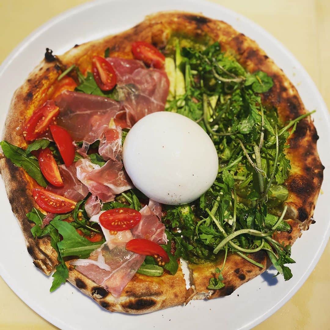 イトウジュン（タイ料理研究家）さんのインスタグラム写真 - (イトウジュン（タイ料理研究家）Instagram)「#自由が丘 の @good.cheese.good.pizza の秋の新作メニュー続きだよ ブラータチーズがのってるピッツァなんでこんなに美味しいんだー😋✨ #旬の食材 たっぷりの　#ピッツァ やばいよー #秋ナス と　#サルシッチャ のピッツァは病みつきになりそうだー😋✨ #チーズラバー は絶対行かなきゃね #チーズ好きな人と繋がりたい  #チーズ好き  #チーズ  #生乳 #モッツアレラチーズ  #ブラータチーズ  #自由が丘ランチ #自由が丘女子会  #自由が丘グルメ  #お勧めランチ  #コスパ #大食い #グルメ好きな人と繋がりたい  #教えたいけど教えたくない  #イタリアンランチ #セレブ #ランチ会 #とろけるチーズ」9月17日 23時16分 - junito.13