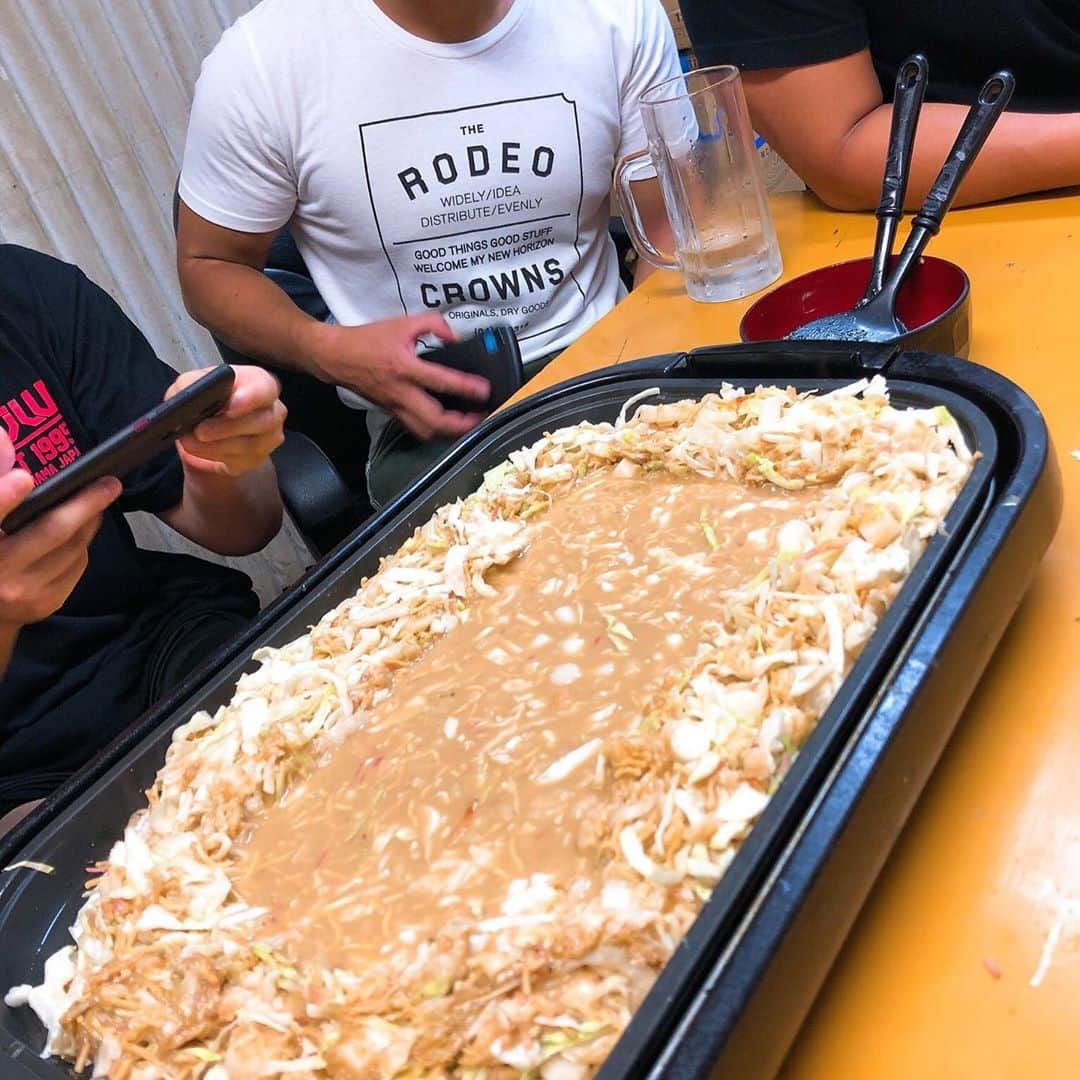 兵頭彰さんのインスタグラム写真 - (兵頭彰Instagram)「本日の #大日道場飯 は見よう見まねでもんじゃ焼きをこしらえてみました🔥 なかなか上出来じゃないでしょうか✨  いただいた餃子もとても美味でした✨ ありがとうございます❗️  #bjw #大日本プロレス」9月17日 23時17分 - hyodo_bjw