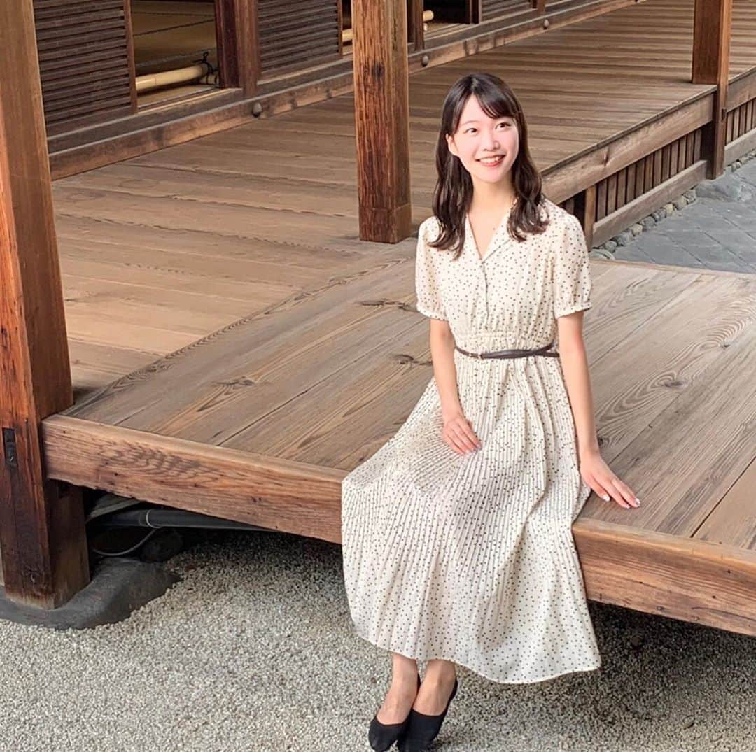 齋藤佳穂のインスタグラム：「今日は建仁寺での撮影で癒されました🌿 2枚目は撮影の合間に食べたよーじやのきなこパフェ🥺 美味しかったあ♪  #寺社巡り #建仁寺 #東山 #ミスキャンパス立命館  #ミスキャン #ミスキャンパス #ミス立命館 #立命館大学 #京都 #女子大生  #ritsumeikan #京都カフェ #京都スイーツ #よーじやカフェ」