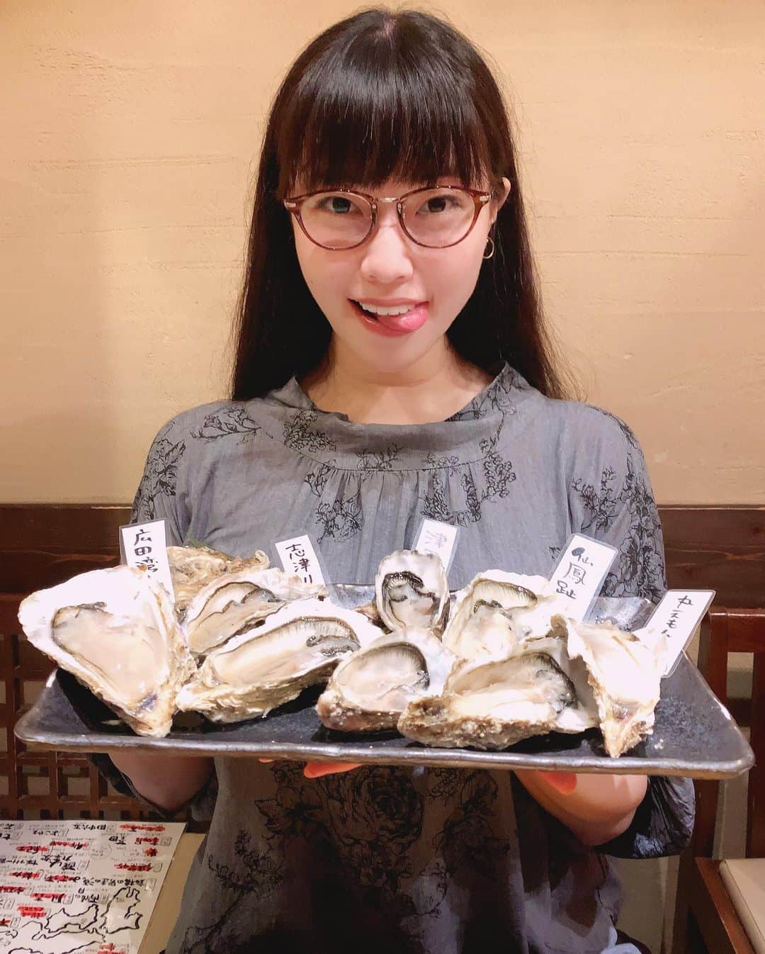 小田飛鳥さんのインスタグラム写真 - (小田飛鳥Instagram)「ロケの番長的打ち上げで、牡蠣食べて来ました😋🦪🦪🦪 いっぱい頑張ったから、また力付けないとね⭐︎ #牡蠣 #生牡蠣 #oyster」9月17日 23時22分 - asuka_oda_0320
