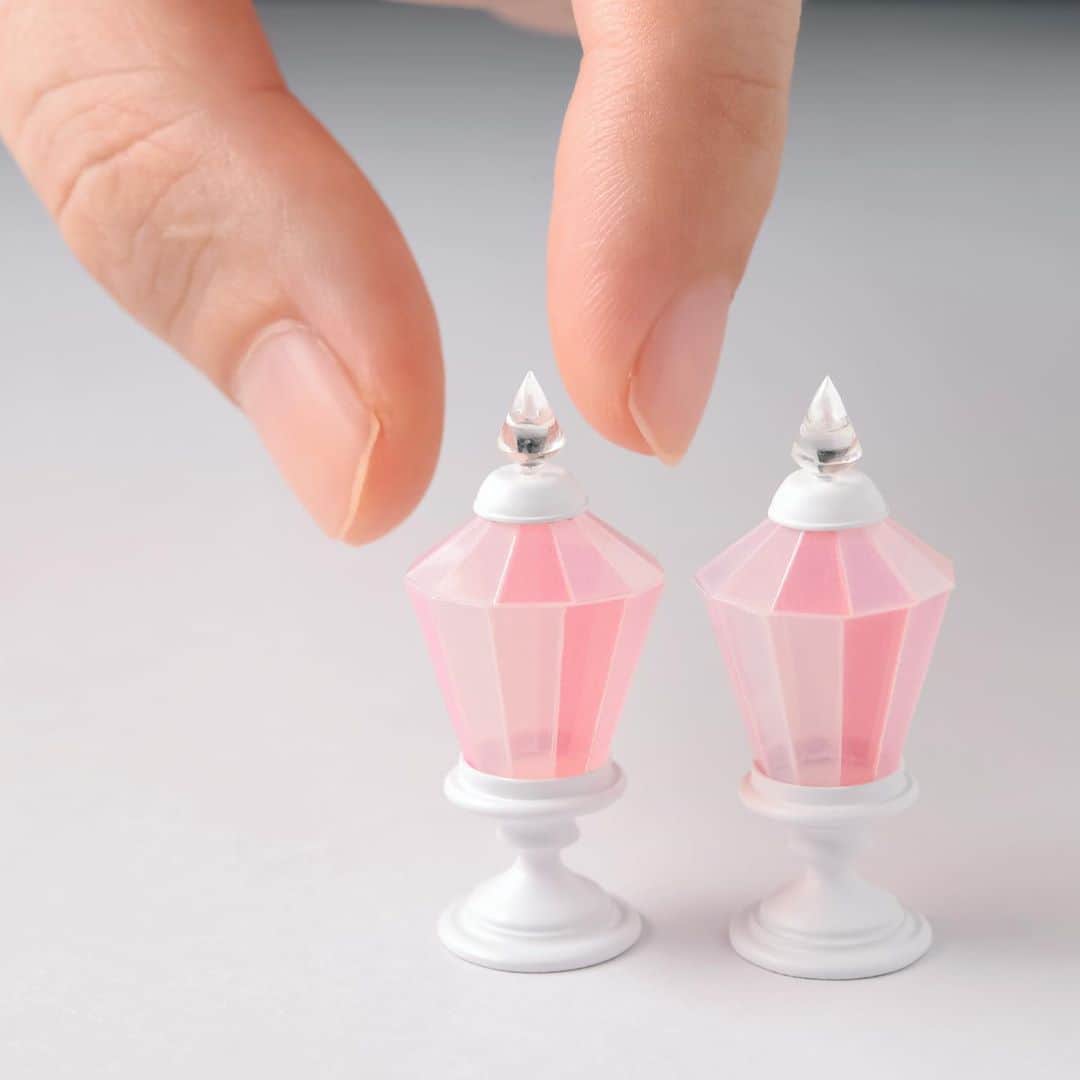 のインスタグラム：「✨ 飾り用のスタンドライトを作りました💡新作に使う予定です。  #ミニチュア#miniature #田中智#nunushouse」